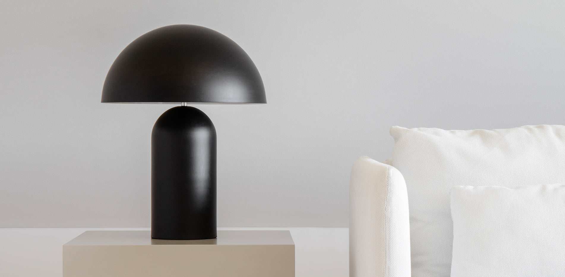 Bolux tablelamp black from By Calixter - A beautiful modern lamp with scandinavian design 