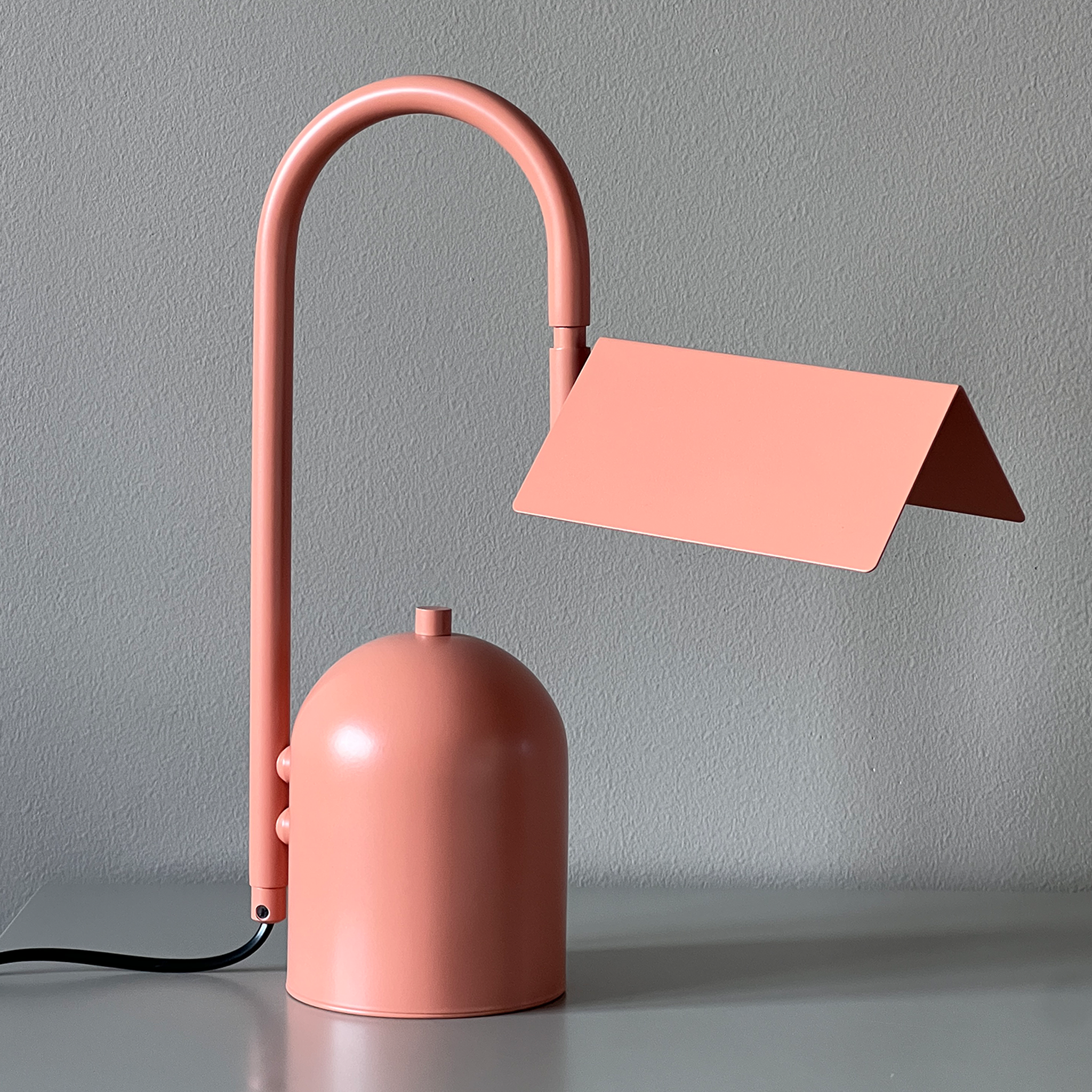 Angol Slim Table lamp, Warm Peach